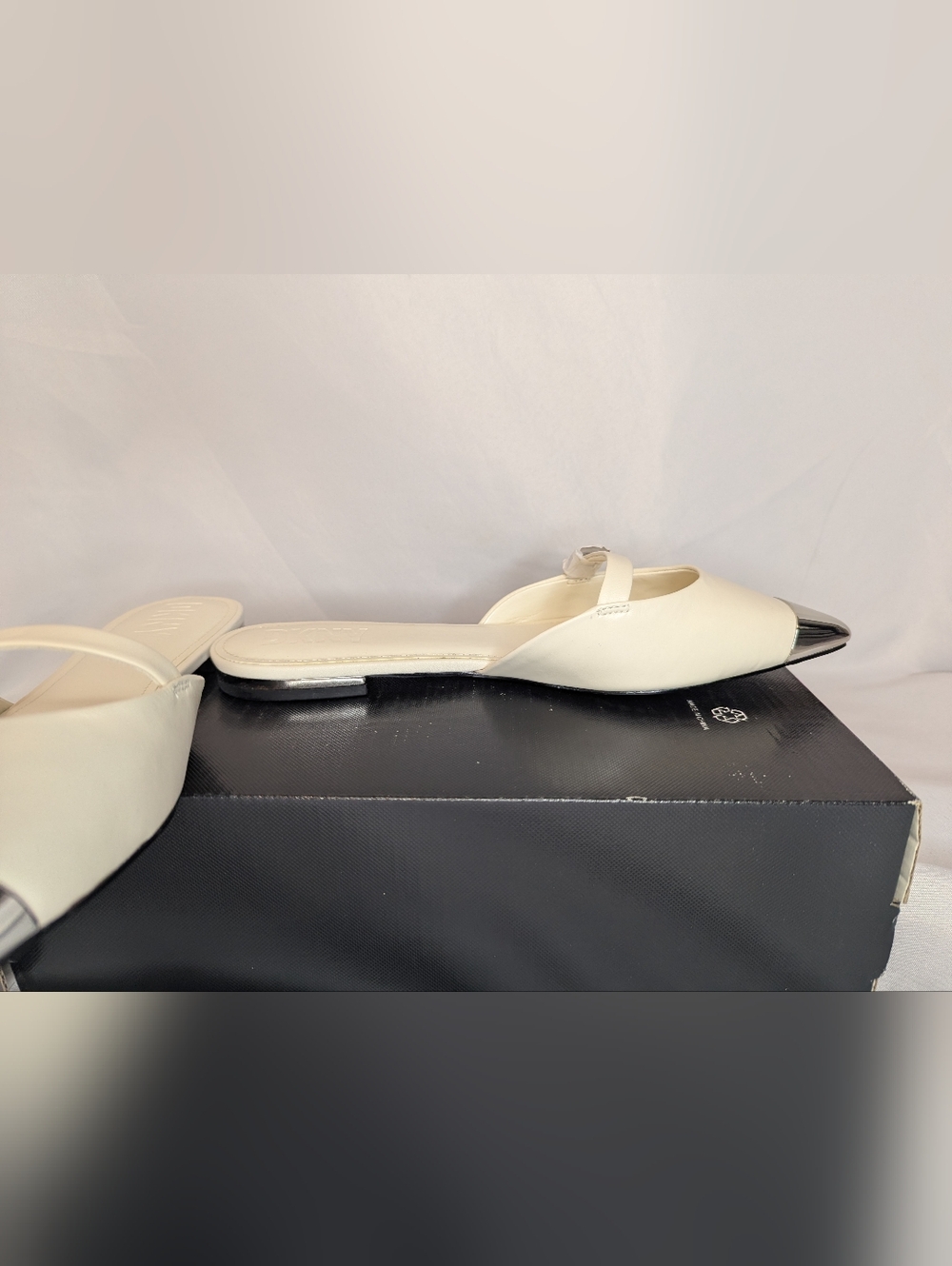 DKNY Vivian Flat Mule Women's Size 9 - NEW - Picture 5 of 10